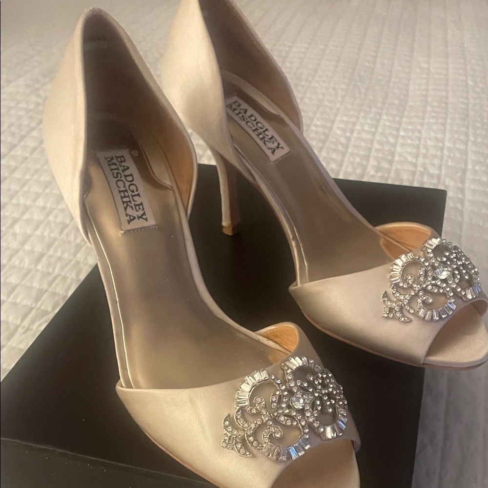 Badgley Mischka Elegant Beige Jeweled Heels - Picture 3 of 3